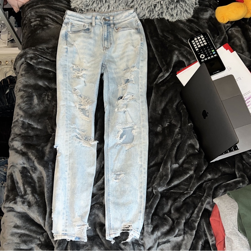 Light wash American eagle mom jeans size 00